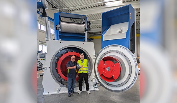 Image: Michael Pribadi, Operational Director at SPF (right) and Holger Ries, Area Sales Director at DIEFFENBACHER (left), in front of the new MAIER Knife Ring Flaker type MRZ 1500 PLUS. The equipment is part of DIEFFENBACHER&rsquo;s scope of supply for SPF&rsquo;s new complete CEBRO particleboard and Super PB plant.